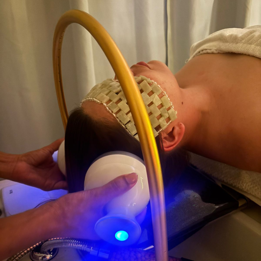 Massagem terapêutica em ambiente de spa